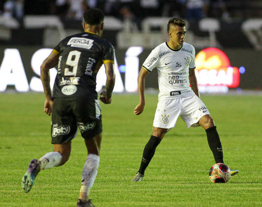 CantilloSem atuar h&aacute; tr&ecirc;s meses pelo Corinthians, Cantillo ficou fora dos relacionados para o duelo contra o Liverpool-URU pela fase de grupos da Libertadores. Insatisfeito com sua situa&ccedil;&atilde;o no clube, o volante se reuniu com a diretoria e pediu para ser negociado.At&eacute; agora, n&atilde;o houve clubes interessados em abrir conversas com o Corinthians pelo jogador. O colombiano viajou com a delega&ccedil;&atilde;o para o Peru, mas foi preterido por Ryan Gustavo, que entrou no segundo tempo e marcou o gol da vit&oacute;ria sobre o Universitario
