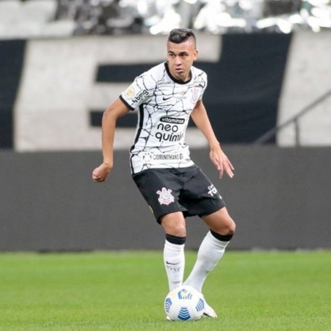 Meio-campista colombiano Cantillo em ação com a camisa do Corinthians