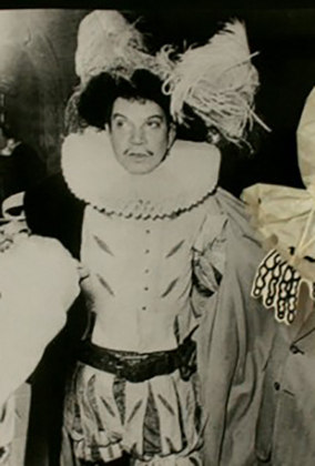  Cantinflas - Mário Moreno Reis (1911-1993) - O ator mexicano, considerado por Charles Chaplin um dos melhores comediantes do mundo, também foi palhaço e acrobata. No filme O Circo (1943), ele une as artes cênica e circense no papel de um sapateiro que vai trabalhar num circo. 