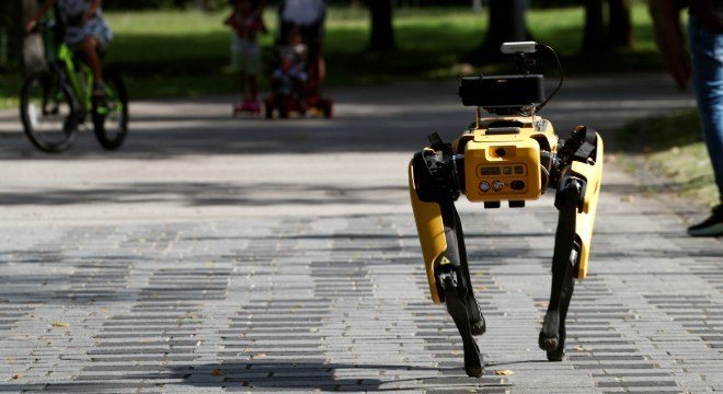 Robô de quatro patas, movimentado por controle remoto e feito pela Boston Dynamics