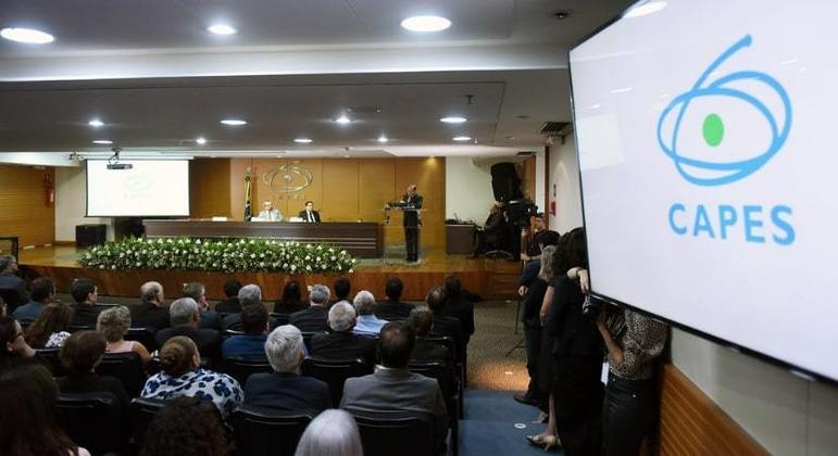 Lei aprovada permite o pagamento de bolsas atrasadas da Capes – Notícias