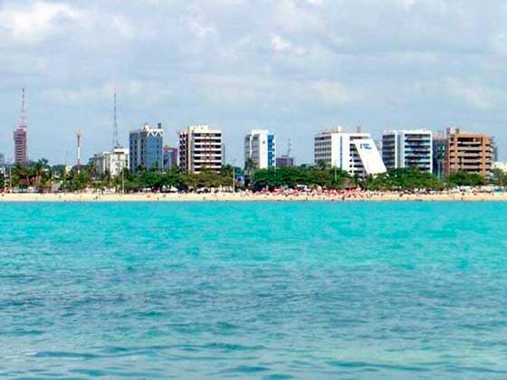 Capital de Alagoas, Maceió concentra praias paradisíacas, tanto na cidade como no seu entorno, além de um charme único que encanta a todos.