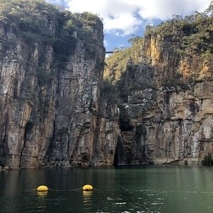 Boias de demarcação indicam o limite de acesso para embarcações