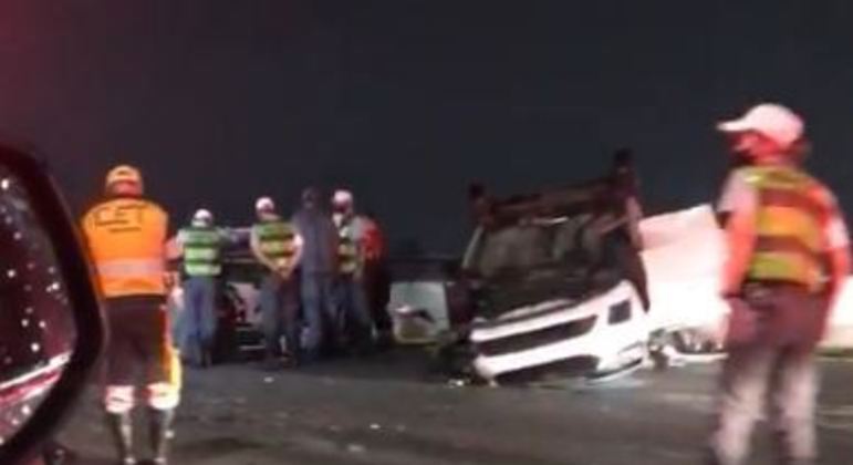 Taxista morre após perder controle do carro e capotar na zona oeste de São Paulo