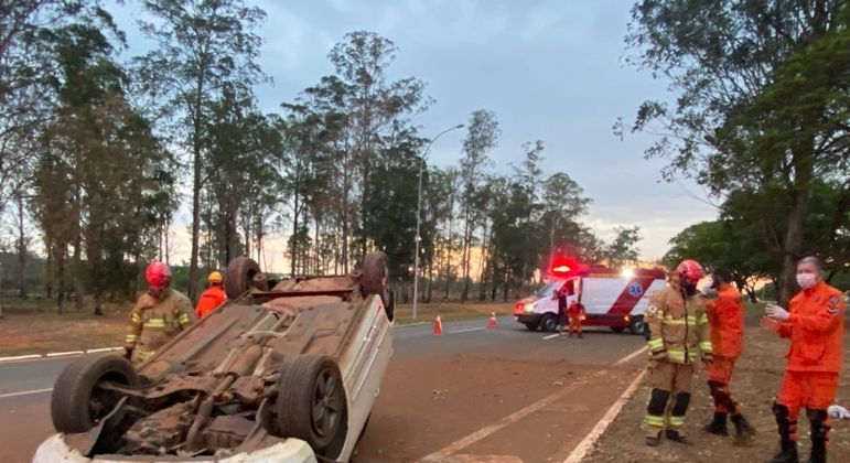 Motorista perdeu o controle da direção na EPGU, próximo ao viaduto do Eixão