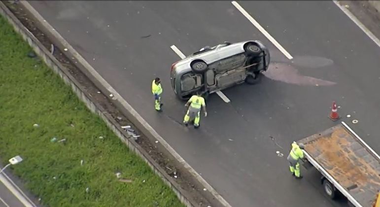 Batida entre carros deixa oito feridos na rodovia Raposo Tavares