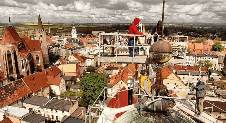 Durante o século XVIII, a cidade de Wschowa serviu como a segunda capital não oficial da Polônia. Em 1793, como resultado da segunda divisão do país, a região tornou-se parte da Prússia, e só retornou às mãos polonesas após a Segunda Guerra MundialCONTINUE POR AQUI: Com que frequência você pensa nas loucuras do Império Romano? Confira aqui!