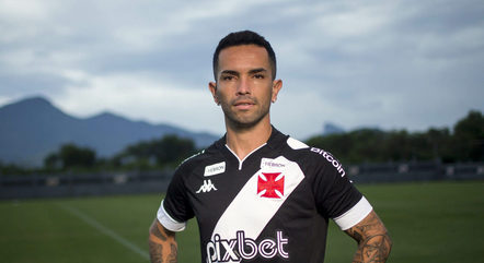 Carabajal pode ganhar a primeira chance como titular do Vasco