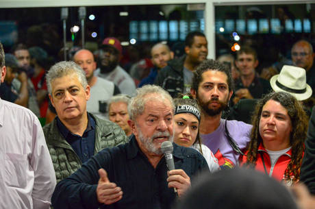 Lula: ônibus estava cheio de jornalistas