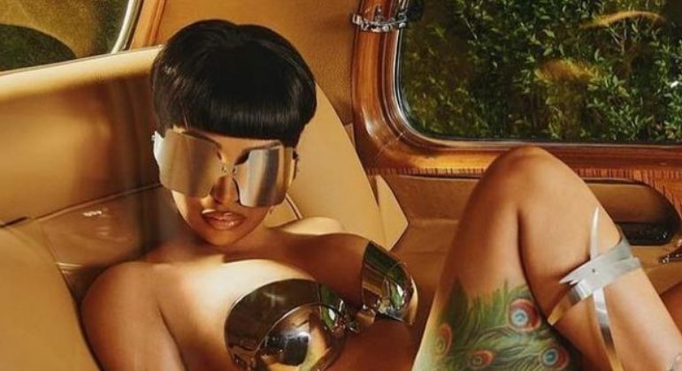 Cardi B na capa da música 'Hot Shit'