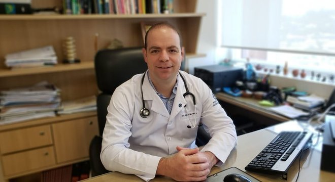 Curado da covid-19, cardiologista Fabio Grunspun Pitta diz ter experimentado na pele a dificuldade de descrever os sintomas da doença