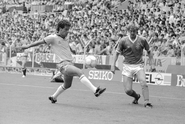 Com sete gols, Neymar chega ao mesmo número de Careca, que jogou as Copas de 1986, no México, e de 1990, na Itália; ambos ocupam a sétima posição entre os maiores artilheiros do Brasil em Mundiais