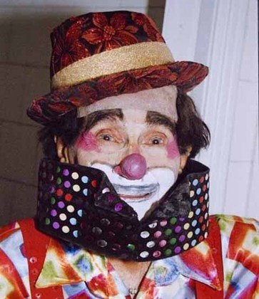 Carequinha - George Savalla (1915-2006) - Filho de trapezistas, criou o Carequinha aos 5 anos e aos 12 já era o palhaço oficial do circo do padrasto. Com o tempo, o personagem se popularizou na TV e ficou famoso. Nos anos 80, teve programa na Rede Manchete.