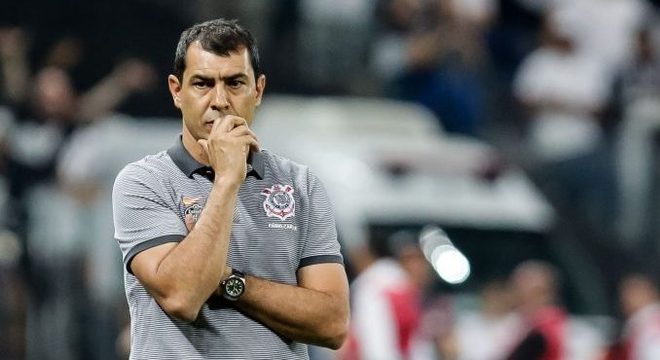 Carille, a eterna mão no queixo