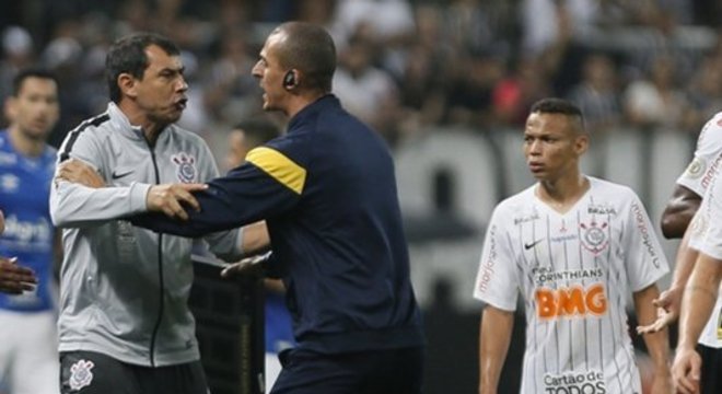 Multa milionária de Carille torna clima no Corinthians ruim