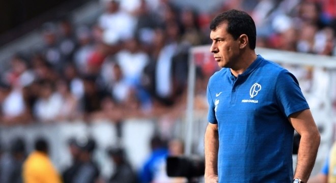 Pressionado, FÃ¡bio Carille repassou a derrota para os jovens