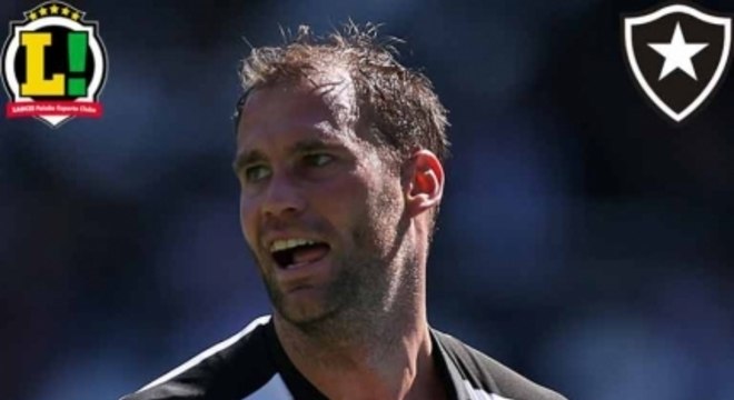 Carli - 6,0 - Cometeu faltas desnecessárias, chegou atrasado em alguns lances, mas não comprometeu e quase marcou um gol, ainda no início.