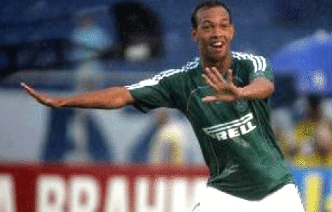 Carlos Adriano de Jesus Soares - Conhecido como Alemão, o atacante do Palmeiras morreu em 8/7/2007 num acidente de carro em Nova Iguaçu (RJ). Ele tinha 23 anos. 