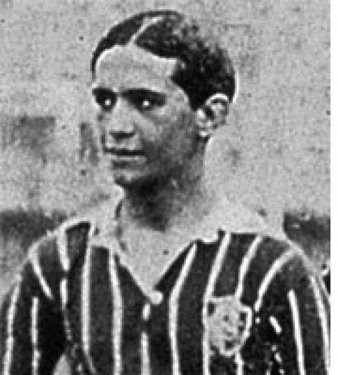 Carlos Alberto, jogador negro, que passava pó de arroz no rosto, para ser confundido com branco