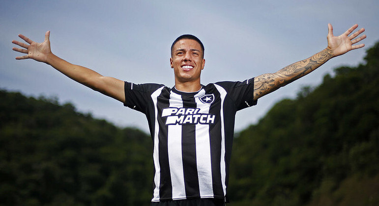 Carlos Alberto é o novo atacante do Botafogo