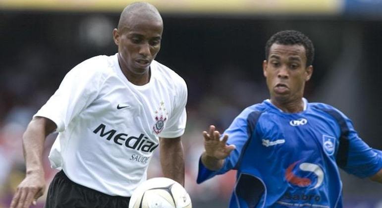 Carlos Alberto - volante - 43 anos - Jogou no Corinthians entre 2007 e 2008. Seu último clube foi o Camboriú, de Santa Catarina.