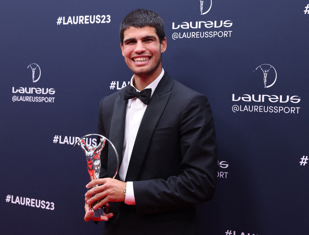Alcaraz recebe o troféu de Nº 1 do ano: 'Significa muito para mim' -  Esportes - R7 Lance