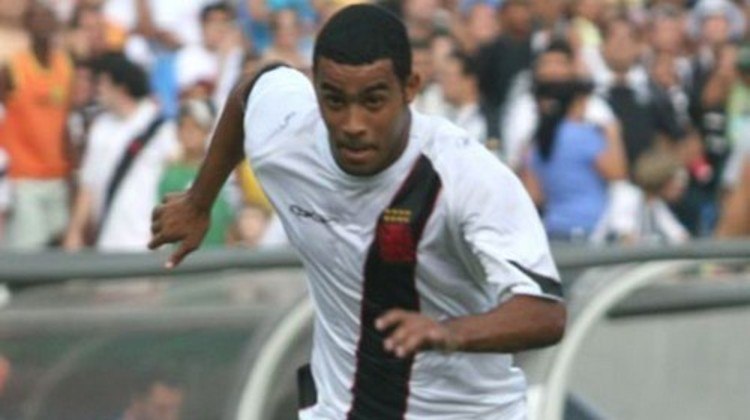 Carlos Antônio - estreou em 2009 - 2 jogos e 0 gols pelo Vasco - Encerrou a carreira profissional em 2012