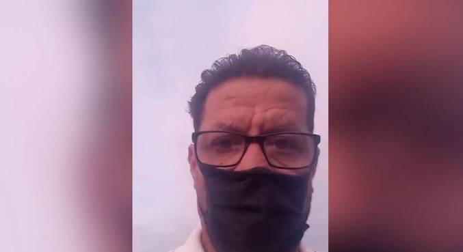 Emocionado, Carlos informou a morte do filho durante a transmissão