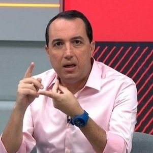 Carlos Cereto em busca de novos espaços