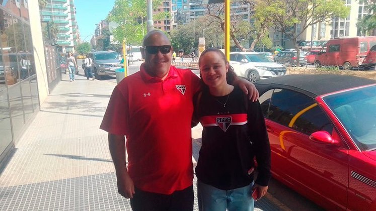  Carlos Eduardo de Oliveira Amaro, 47 anos, e a filha Alice, 17, saíram de Osasco (Grande São Paulo) para ver o jogo.