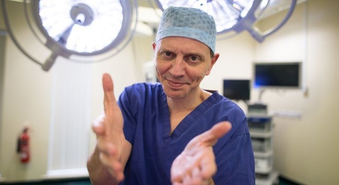 Heras-Palou continua operando. "O Patisiran me permitiu parar a evolução da doença e em muitos aspectos estou ainda melhor do que antes", diz 