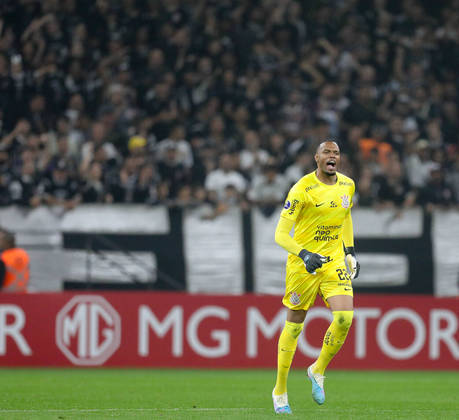 Carlos MiguelO goleiro agarrou as oportunidades na Sul-Americana para se consolidar como reserva imediato de C&aacute;ssio. O camisa 22 foi o mais regular da equipe nos tr&ecirc;s jogos intercontinentais e teve o auge diante do Liverpool-URU, ao defender uma cobran&ccedil;a de p&ecirc;nalti que garantiu a vit&oacute;ria do Corinthians