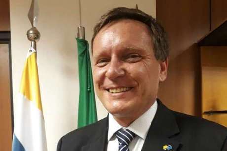 Carlos Roberto Fortner apoia fechamento de agências