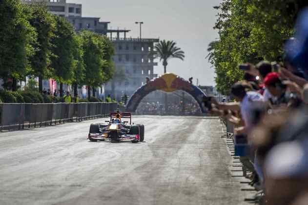 Carlos Sainz esteve em Beirute para uma exibição da Red Bull há quatro anos