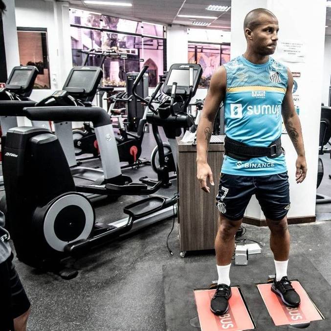 Carlos Sánchez ao retornar, em janeiro, após contrair Covid-19