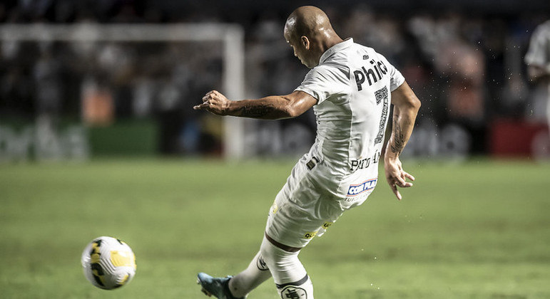 Meia uruguaio Carlos Sánchez foi titular em mais um jogo do Alvinegro Praiano