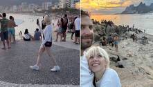 Carly Rae Jepsen passeia pelo Rio de Janeiro com celular na mão, e fãs alertam: 'Guarda isso, vai ficar sem'