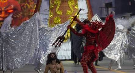 Em 2019, escola de samba praticou intolerância religiosa ao mostrar a figura de Jesus ser espancada por Satanás