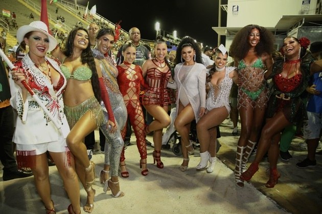 Os ensaios para os desfiles das escolas de samba continuam a todo o vapor para o Carnaval 2022. E as celebridades estão dando o suor na preparação para o grande evento. Veja algumas das famosas que brilharam neste domingo (3)