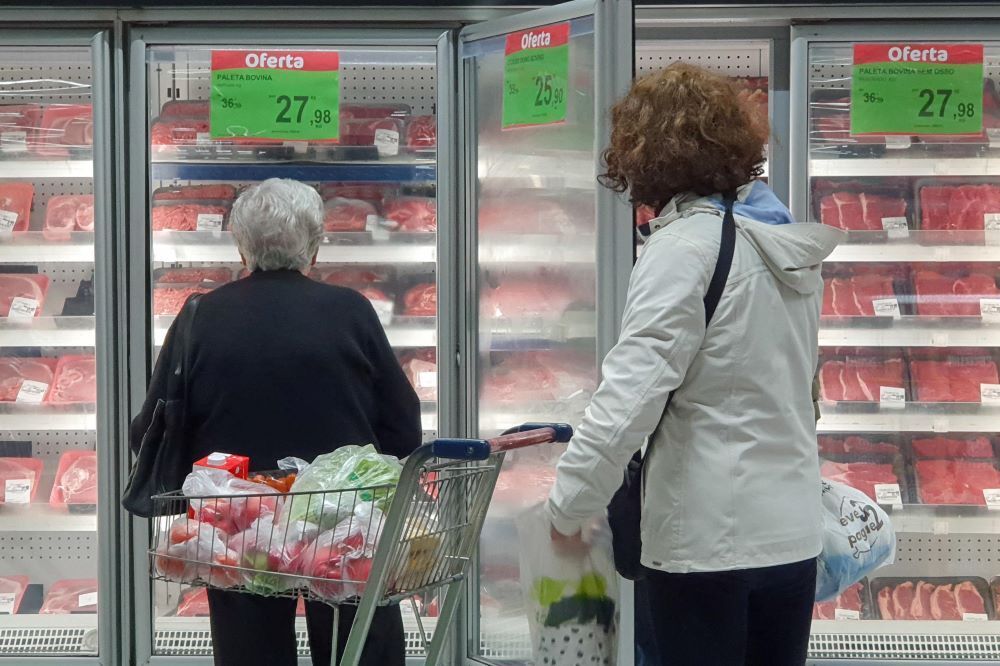 Preço da carne cai pela primeira vez após 16 meses, mas alta acumulada  ainda é de 22% - 26/10/2021 - Mercado - Folha