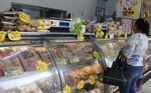 Movimentação em açougue na cidade de Campinas (SP), neste domingo (12). O preço da carne vermelha caiu em fevereiro, segundo o IBGE, 1,22%. É a maior queda no preço desse produto nos últimos 15 meses. 