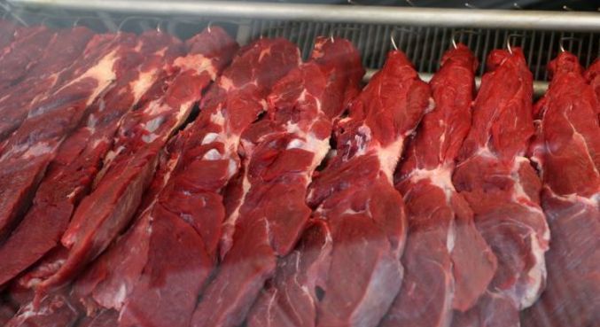 O aumento no preço da carne motivou 45% dos brasileiros a reduzir o consumo