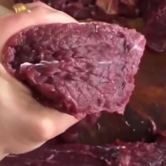 Jogar sal em carne fresca 'revive' ela