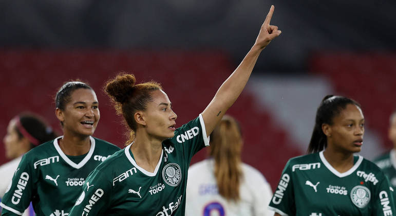 Carol Baiana comemora o gol marcado no duelo entre Palmeiras e Universidad de Chile