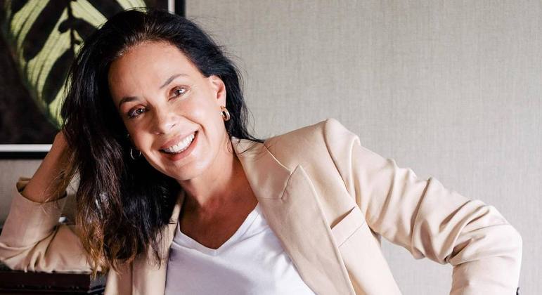 Carolina Ferraz participa do PodCringe, produto original do Domingo Espetacular