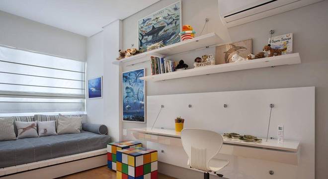 carpete de madeira quarto infantil com tapete escala arquitetura