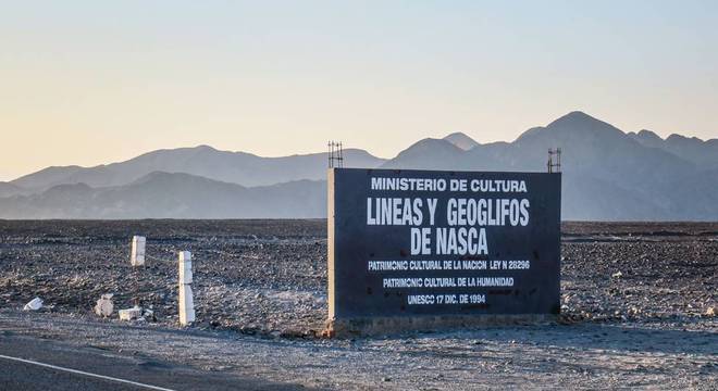 As linhas e geoglifos de Nazca estão localizadas a cerca de 400 km de Lima e foram declaradas Patrimônio da Humanidade