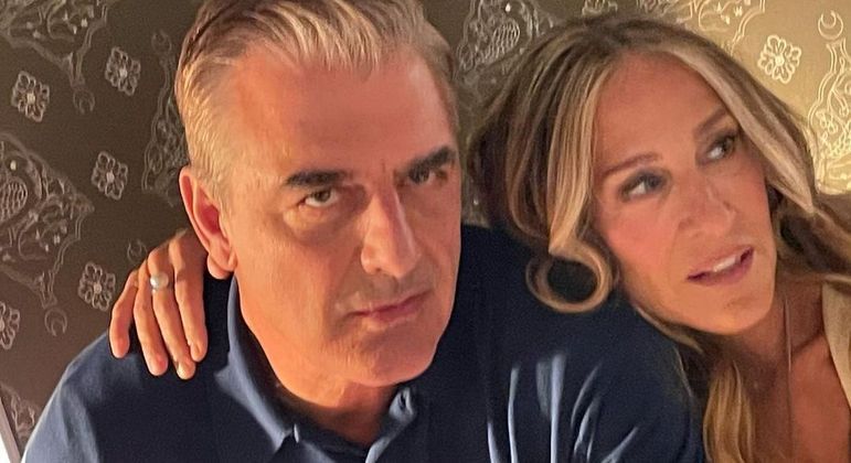 Chris North e Sarah Jessica Parker interpretam o casal icônico da série de TV dos anos 2000