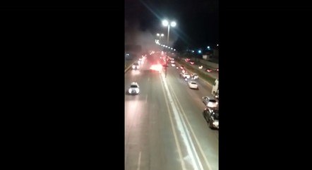 Carro avançou em chamas sobre Anel Rodoviário