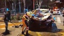 Jovem fica ferido após colidir o carro de frente com ônibus em SP